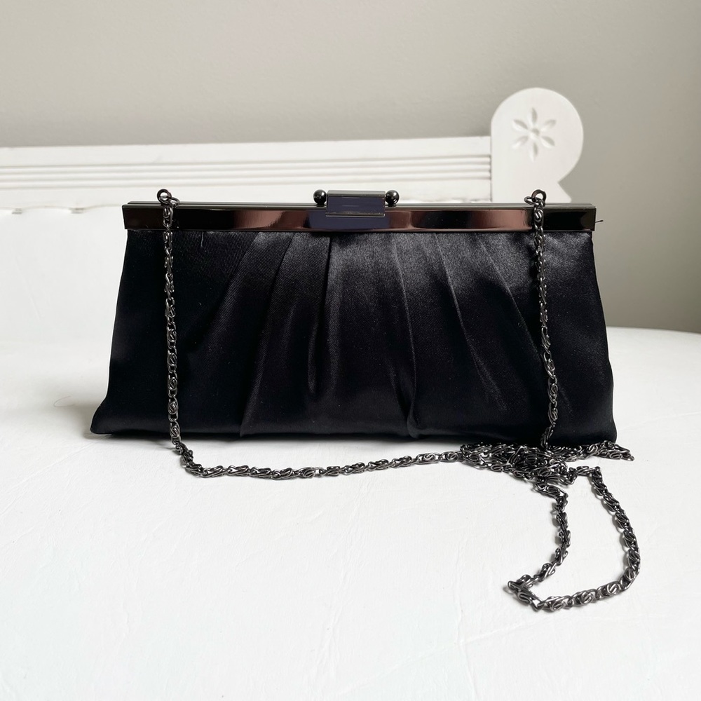 JESSICA MCCLINTOCK BLAXK SATIN PLEATED GUNMETAL FRAME CHAIN STRAP EVENING